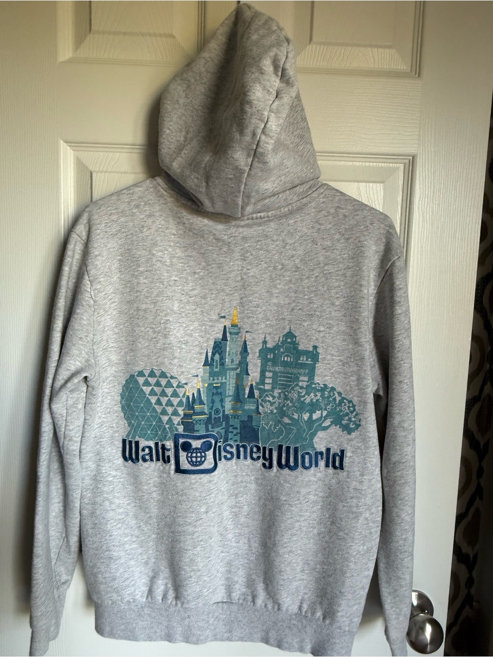 Disney zip up - Picture 2 of 4